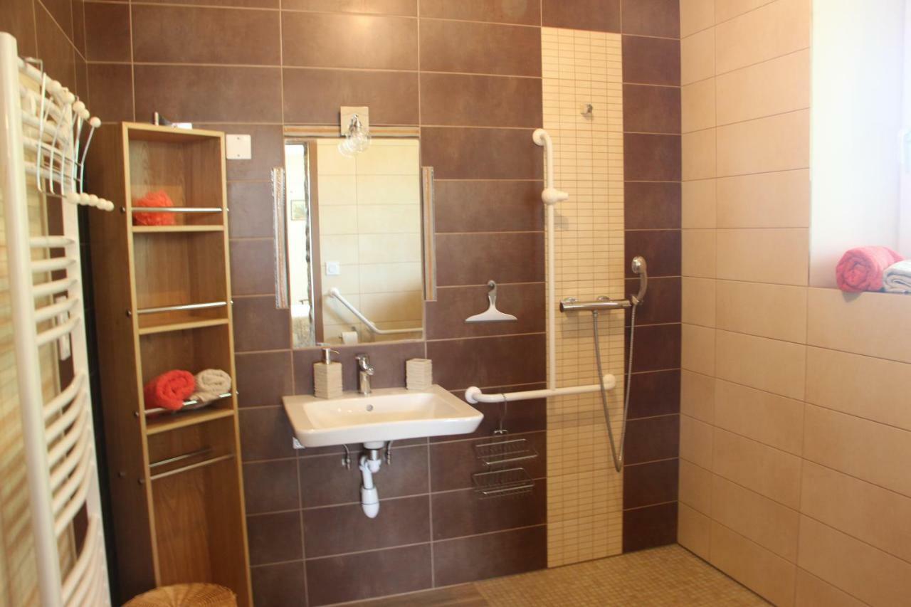 Chambres Aux Bonnes Herbes Bais  Exteriör bild